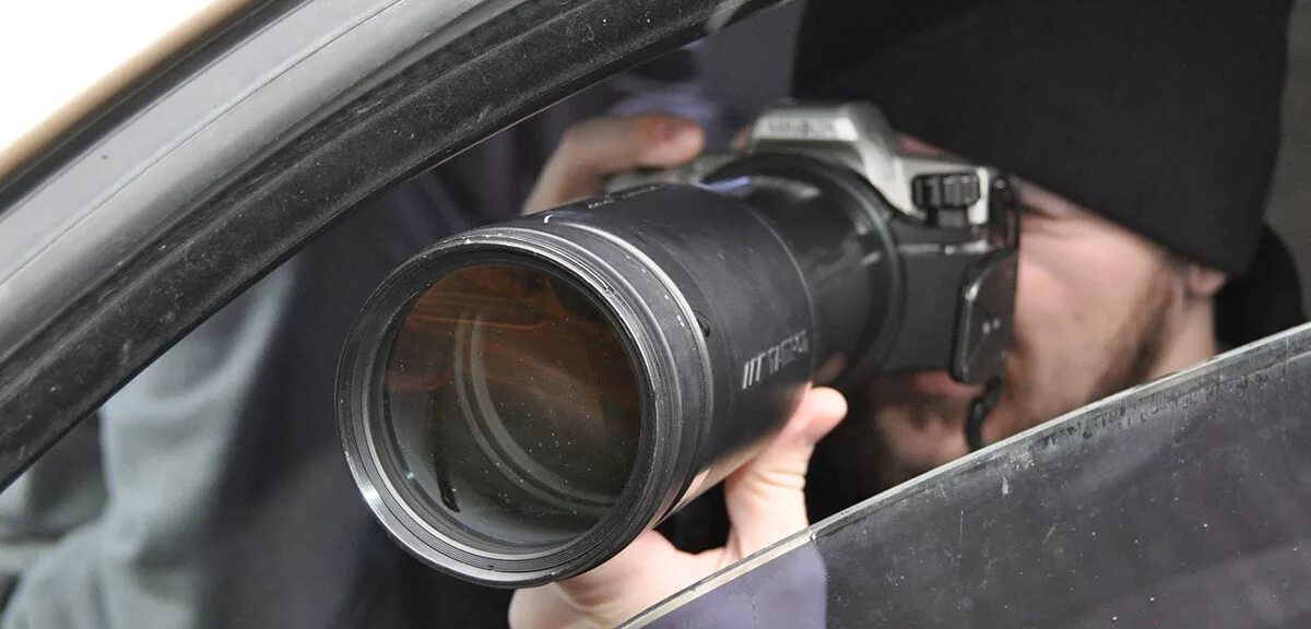 детектив слежка. фотоаппарат картинка. частный детектив. скрытое наблюдение. наблюдение сотрудниками полиции.