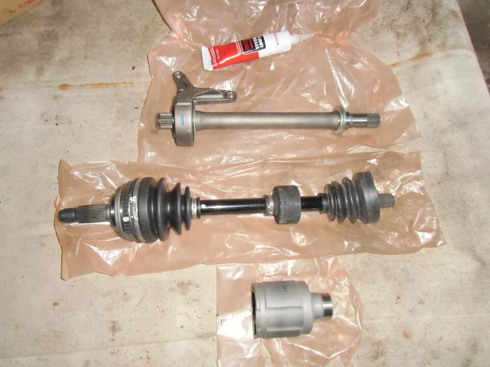 Передний левый привод на хонду стри 2010 года. Шрус хонда срв рд1. Шрус хонда срв рд1. Левый привод хонда срв рд1. Шрусы хонда срв рд1.