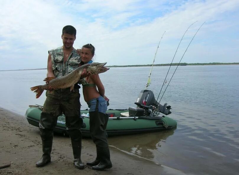 Оснастка воблера для троллинга. Ловля троллингом с лодки. Ловля троллингом с лодки. Катер для рыбалки троллингом. Ловля троллингом с лодки.