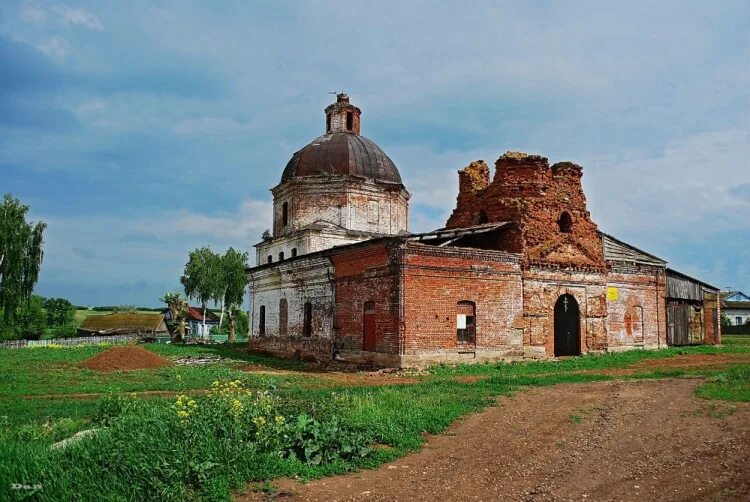 Карамас пельга музей. Вертута молдавская с творогом. Церковь бехтерево татарстан. Удмуртская изба карамас-пельга. Сарали.