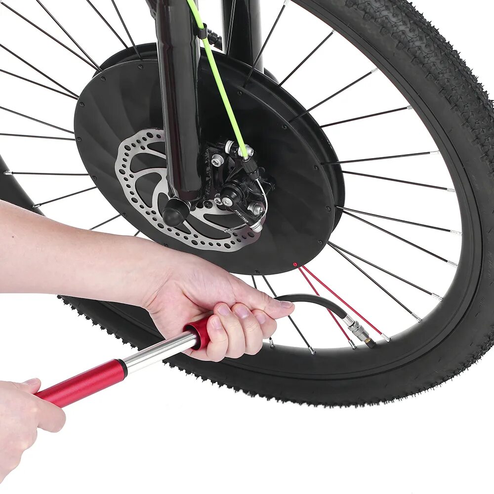 Где накачать колеса велосипеда. Накачивание колеса велосипеда. Насос для колес велосипеда. Насос для накачки колес велосипеда. Насадка для колес велосипеда.