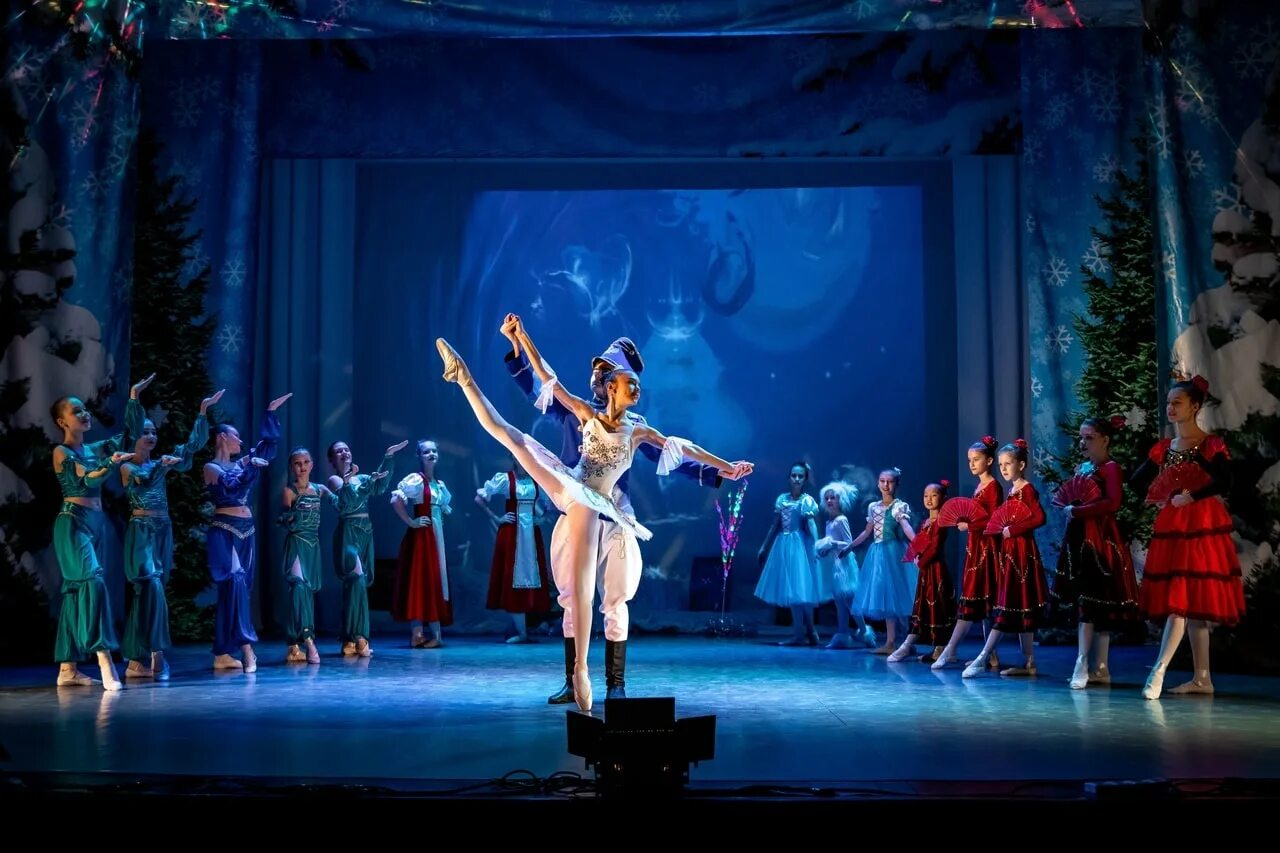 якобсона". ледовое шоу ильи авербуха щелкунчик. балет щелкунчик la classique. балет щелкунчик якобсона. хореографический ансамбль циркуль.