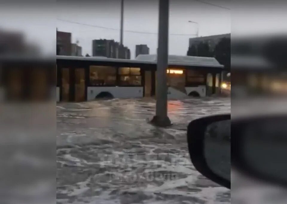 Какие улицы в новом городе орска затопило. Тольятти потоп. тольятти затопило. тольятти затопило 2025. тольятти 2004 наводнение.