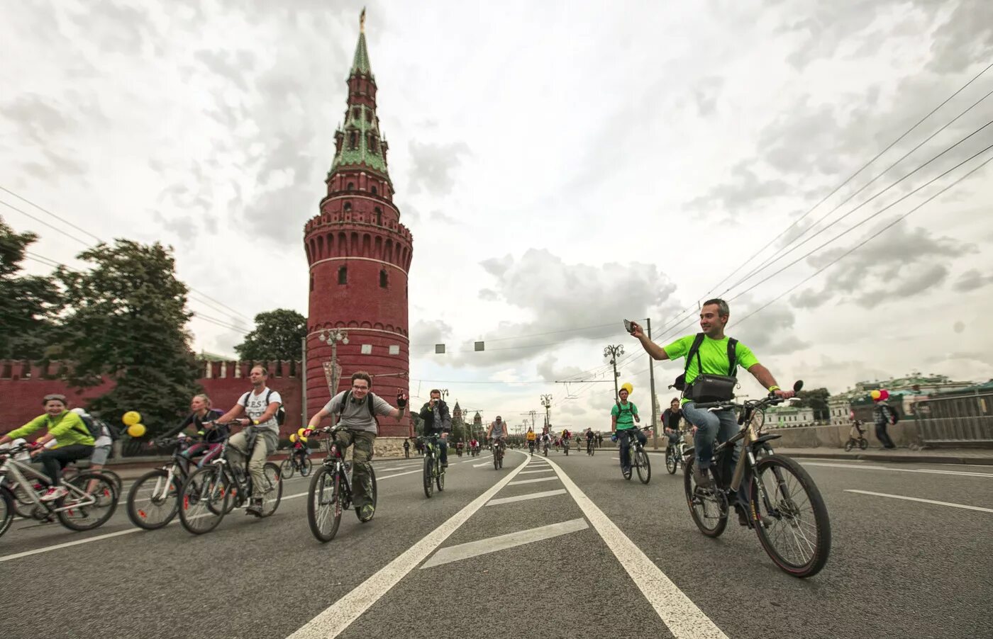 Велосипедист Москва. Велопрогулки по Москве. Велосипед Москва. Москва велосипедная. Bike москва