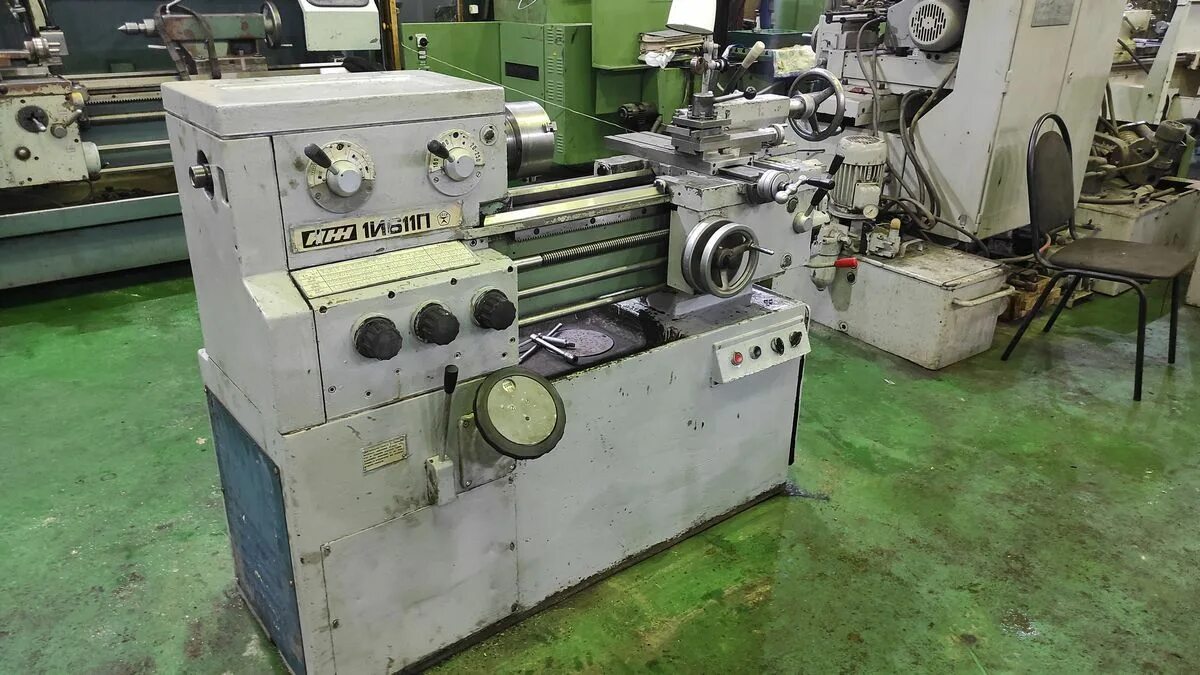Станок 675п универсальный фрезерный. П станки. Зубострогальный станок 526. Токарно-винторезный станок 162. Св 141 станок.