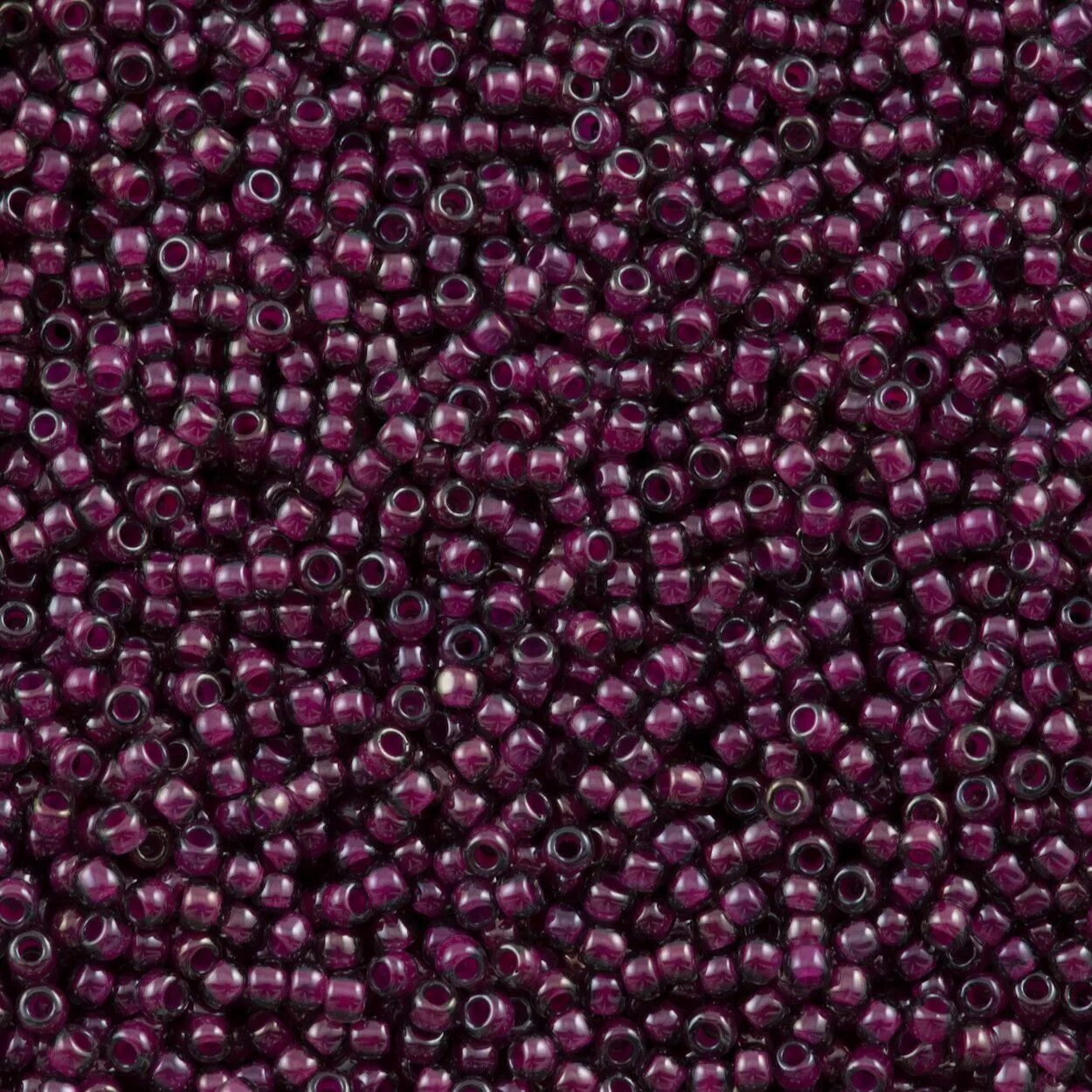 Lined inside. Бисер Mill Hill Glass Seed Beads, цвет 00367 - Brilliant Magenta.. Бисер Mill Hill Glass Seed Beads, цвет 02077 - Brilliant Magenta.. Бисер Mill Hill Glass Seed Beads, цвет 00252 - Iris..