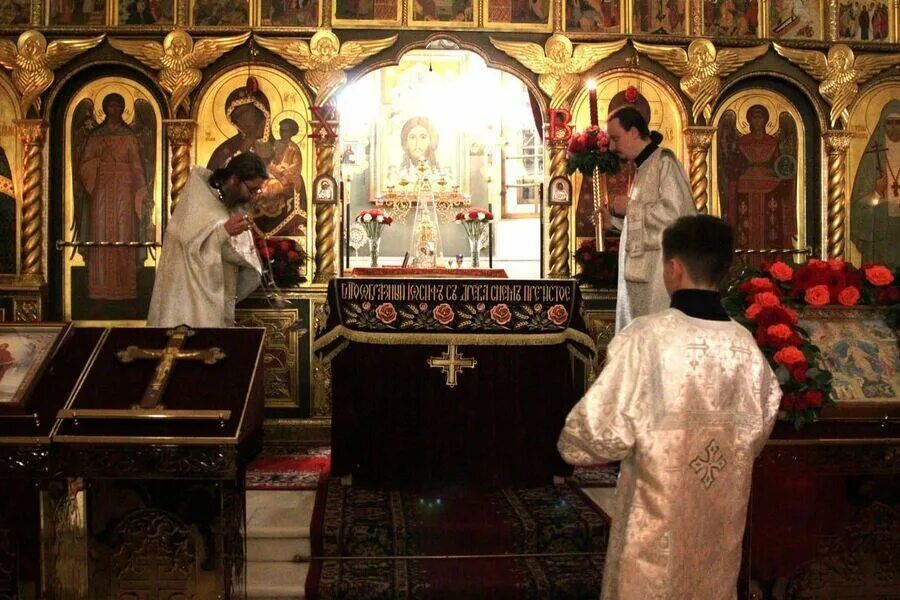 Храм. Храм отрада и утешение служба 1 января. Служба в храме отрада и утешение. Казачий храм отрада и утешение ул поликарпова. Служба в храме отрада и утешение.