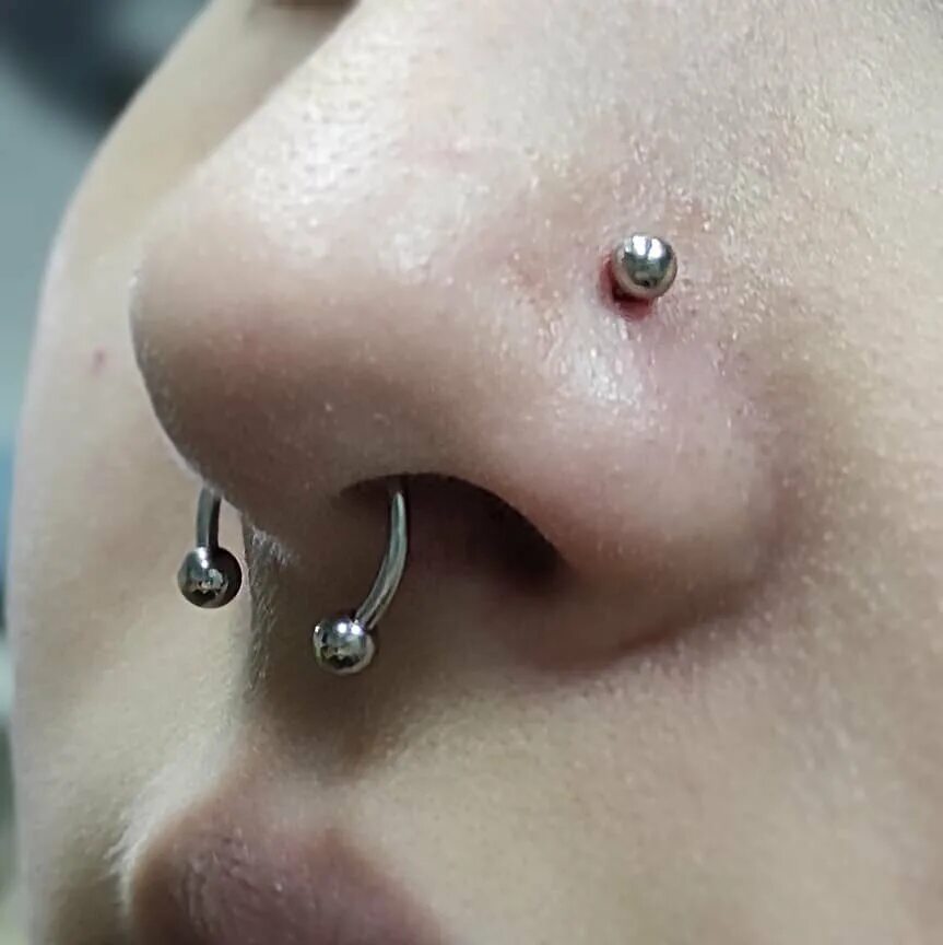 сделать пирсинг салоне