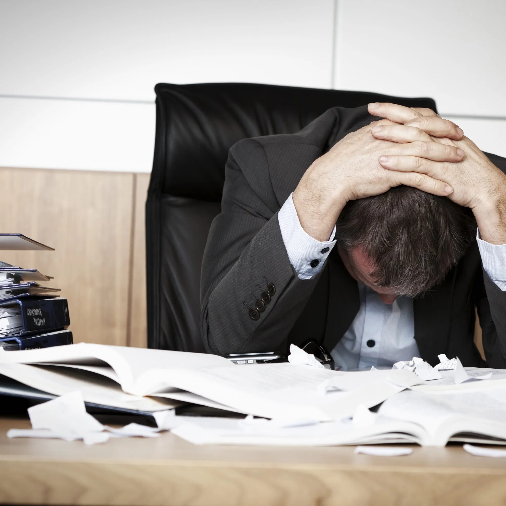 Банкротство работающего человека. Банкротство работающего человека. Банкротство работающего человека. Банкротство работающего человека. Грустный чиновник.