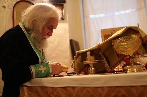 храм святой троицы в хохлах уминский. лакирев антон викторович. храма святой троицы в хохлах в москве. отец алексей уминский. храм живоначальной троицы уминский.