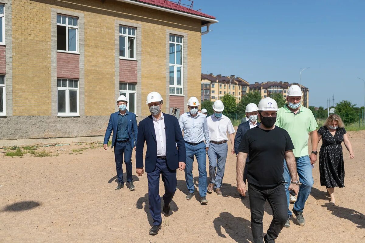 Социальный городок псков борисовичи. Подрядчик соц городка Псков. Марундик Соцгородок. Строительство соц городка в Пскове.