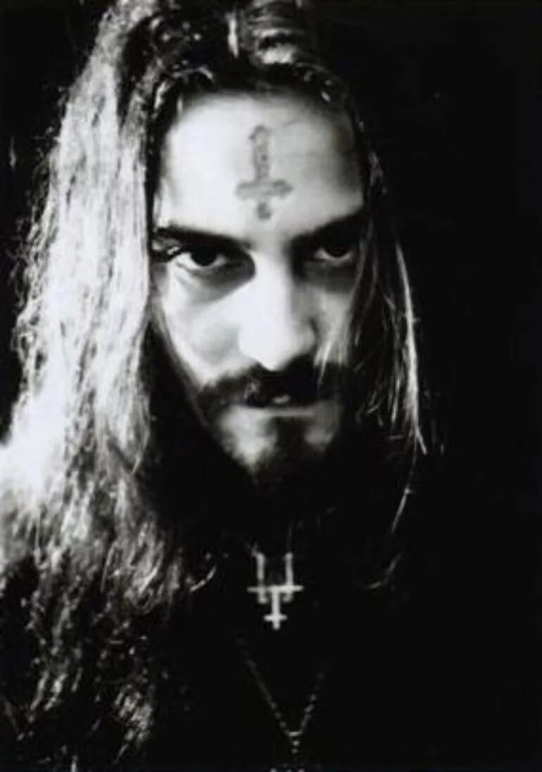 Раб на лбу. Deicide группа Glen Benton. Вокалист Deicide. Глен Бентон крест. Глен Бентон Deicide с крестом во лбу.