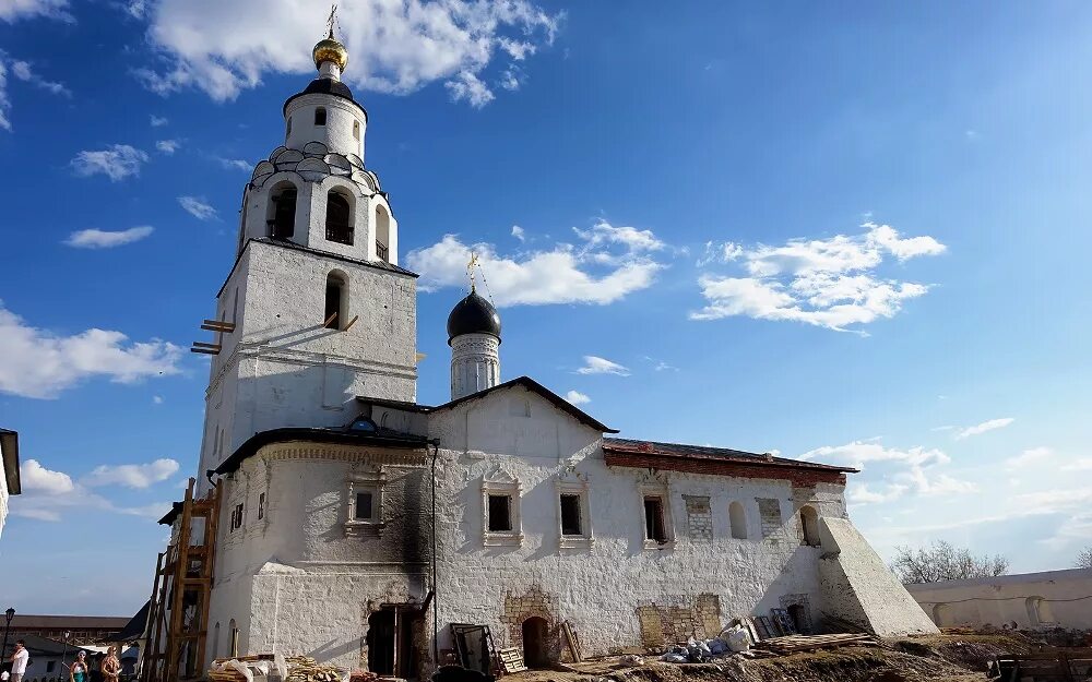 Свияжск церковь. Никольский храм Свияжск. Церковь Николая Чудотворца Свияжск. Остров-град Свияжск Никольская Церковь. Никольская колокольня Свияжск.