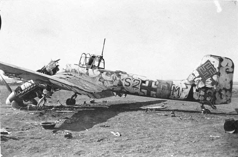 Второй сбитый самолет. Ю-87 самолет.