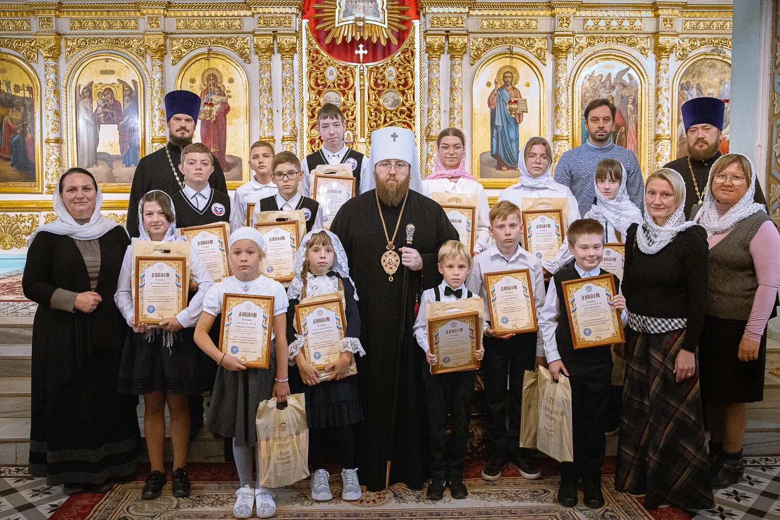 Святые саратовской области. Свято Покровская православная гимназия Саратов. Православная служба. Чтец в храме.