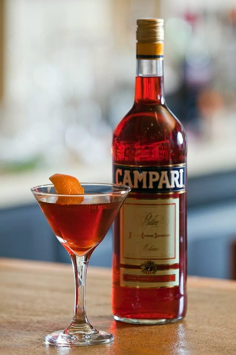 Алкогольный напиток получаемый. Биттер Кампари (Campari). Аперитив Кампари Биттер. Красный Биттер Campari. Ликер Campari Bitter.
