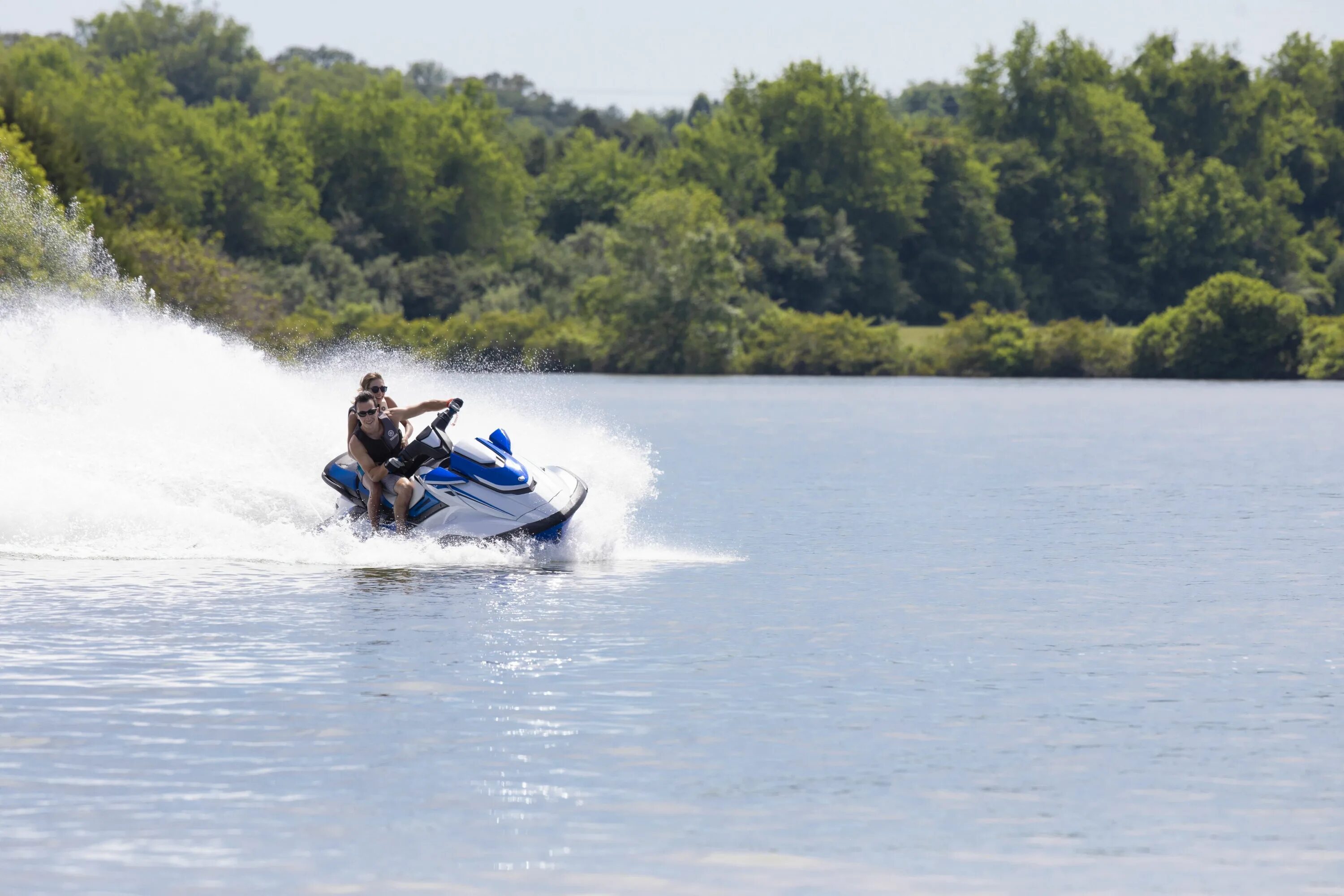 2022 yamaha jetski. Водный мотоцикл ямаха. Аренда гидроцикла пермь. Катер и гидроцикл на одном фото. Аренда гидроцикла пермь.