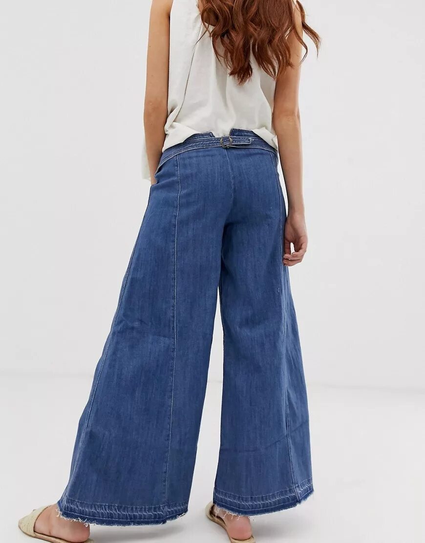 Как называются джинсы широкие от бедра. Джинсы трубы женские. Широкие джинсы. Широкие джинсы трубы женские. Джинсовые брюки женские широкие.