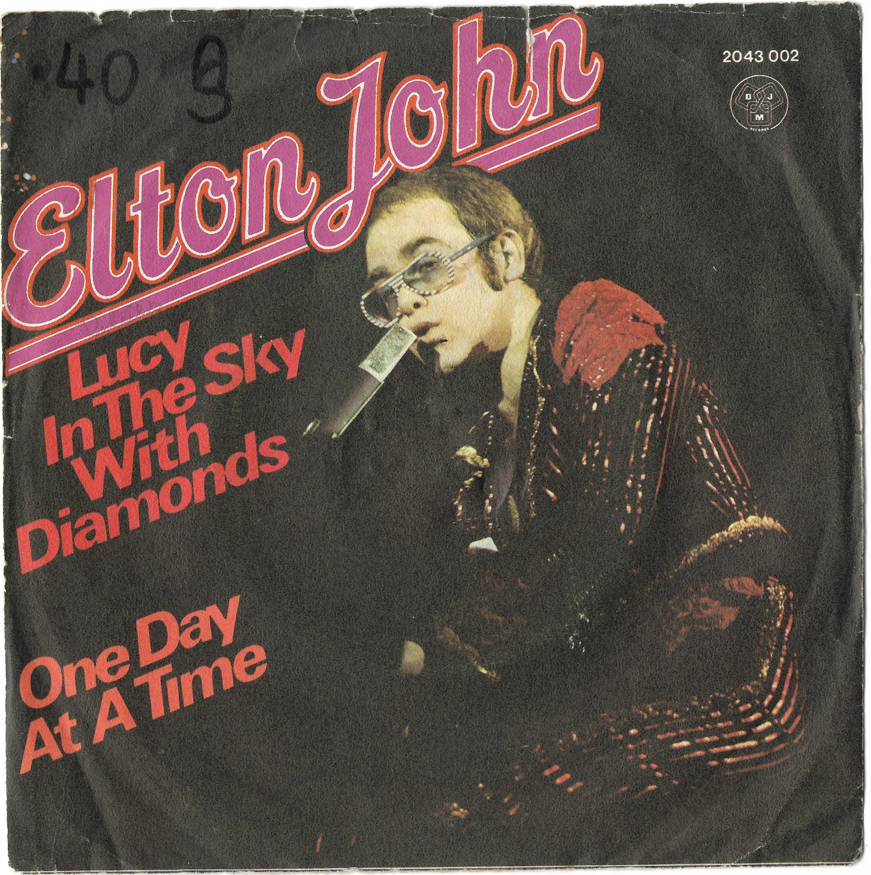 Beatles lucy in the sky with diamonds. Elton John Lucy in the Sky with Diamonds. Lucie John.