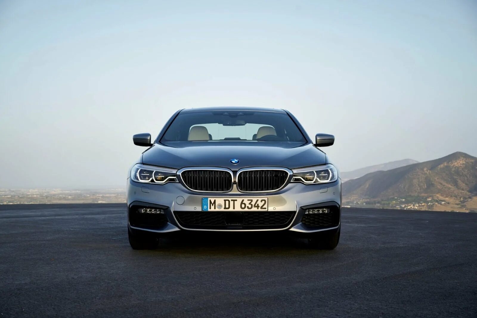 Бмв 5 поколения. BMW 5 g30. BMW 5 Series g30. BMW g30 2016. BMW 5 g30 2016.