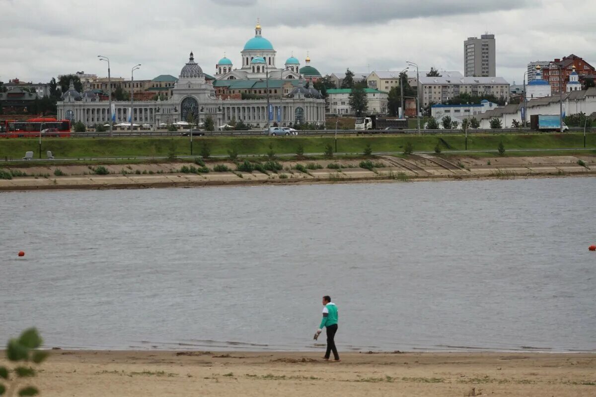 Уровень воды в казани на сегодня. Куйбышевское водохранилище Казань. Река Казанка. Казань фото города. Спуск водохранилища.