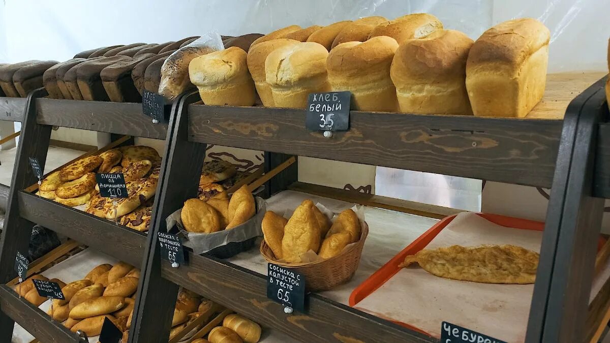 Пекарня ново молоково официальный. Бельгийские пекарни красноярск. Продавец в пекарню. Работа красноярск пекарня. Хлебопекарня красноярский край.