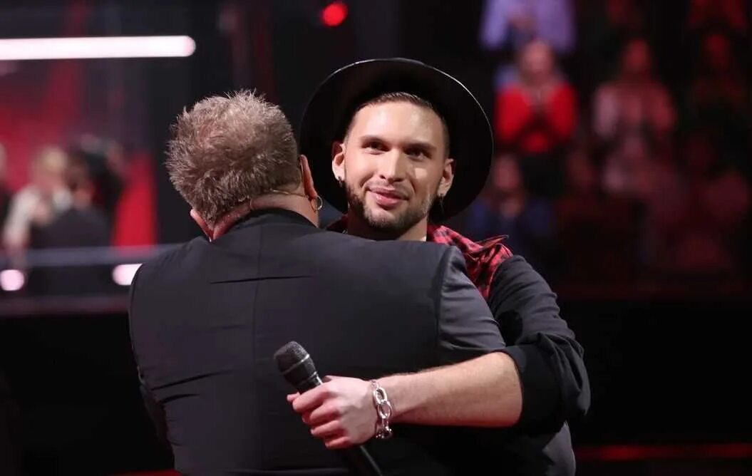 Один в один судьи 1 сезон. Один в один. Шоу 1 в 1 жюри. Любовь казарновская в жюри точь в точь. Шоу один в один жюри людмила артемьева.