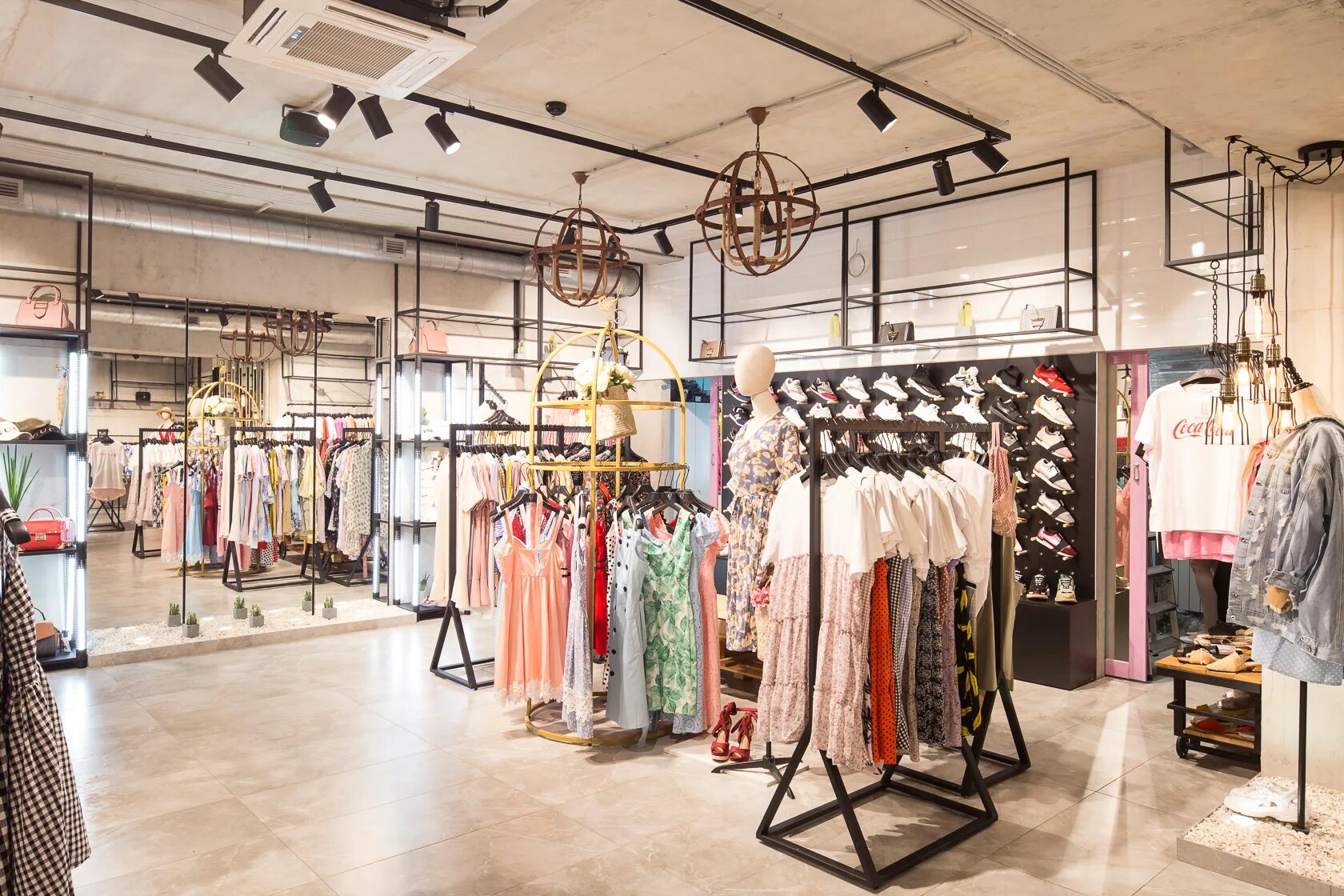 интерьер магазина мебели. шоурум 12 сториз. кира крюкова шоурум. оборудование для шоурума тканей. шоу рум прокофьевой.