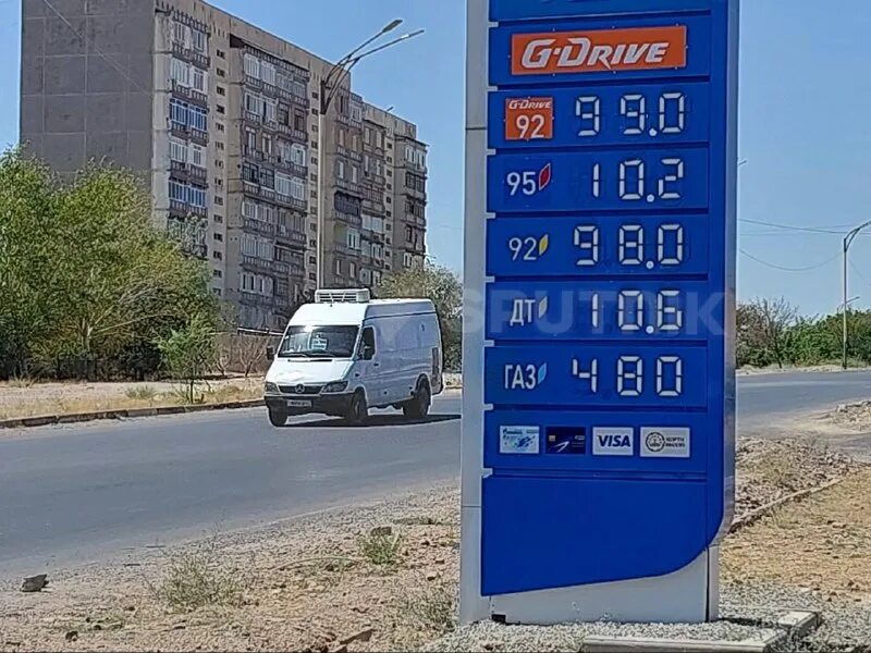 Сколько сейчас стоит литр 92. Литр бензина на 92 на роснефти. Бензин аи 76 азс. Литр бензина 92 в россии. 92 бензин роснефть.