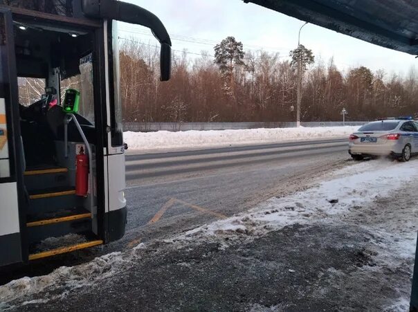 Расписание автобуса 27 протвино серпухов сегодня. 27 Автобус Протвино Серпухов. Автобус 27 Протвино. Автобусная остановка Иваньково 27 автобус Протвино Серпухов. Подслушано в Серпухове сегодня происшествия новости Серпухова.