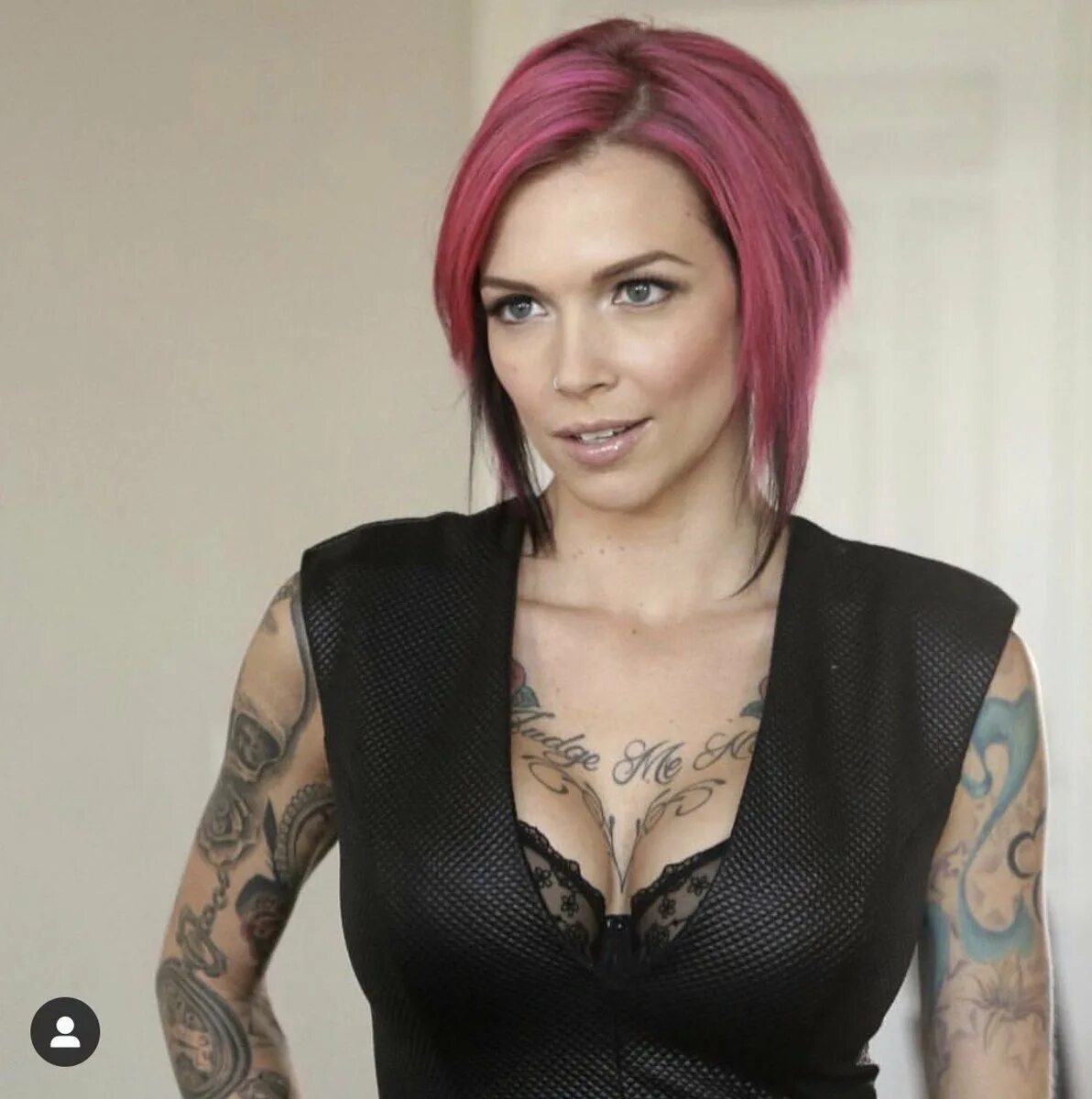 Anna Bell. Anna Bell Peaks в платье. Ana bell