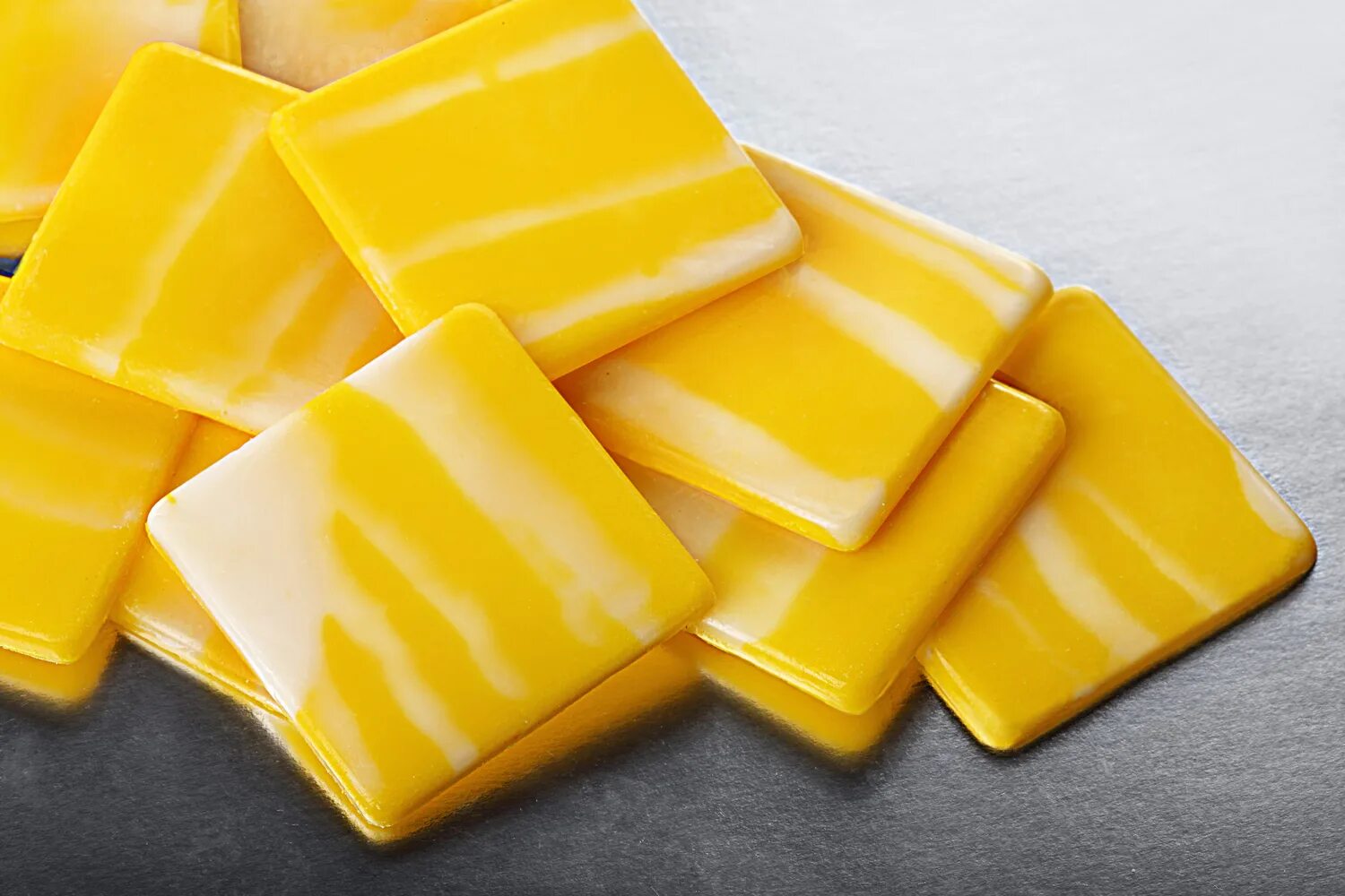 Глазурь шоколадная «квадрат желтый яшма», 50 гр. Шоколадки квадратные желтые. Шоколад квадратный. Янтарный квадрат. 1 кг глазури