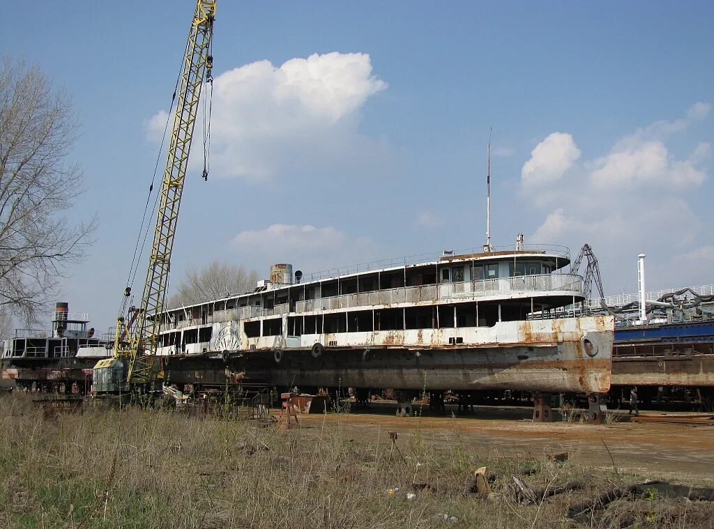 Пароход самара. Теплоход Полежаев Самара. Волготанкер Самара сухая Самарка. Затон в Самаре.