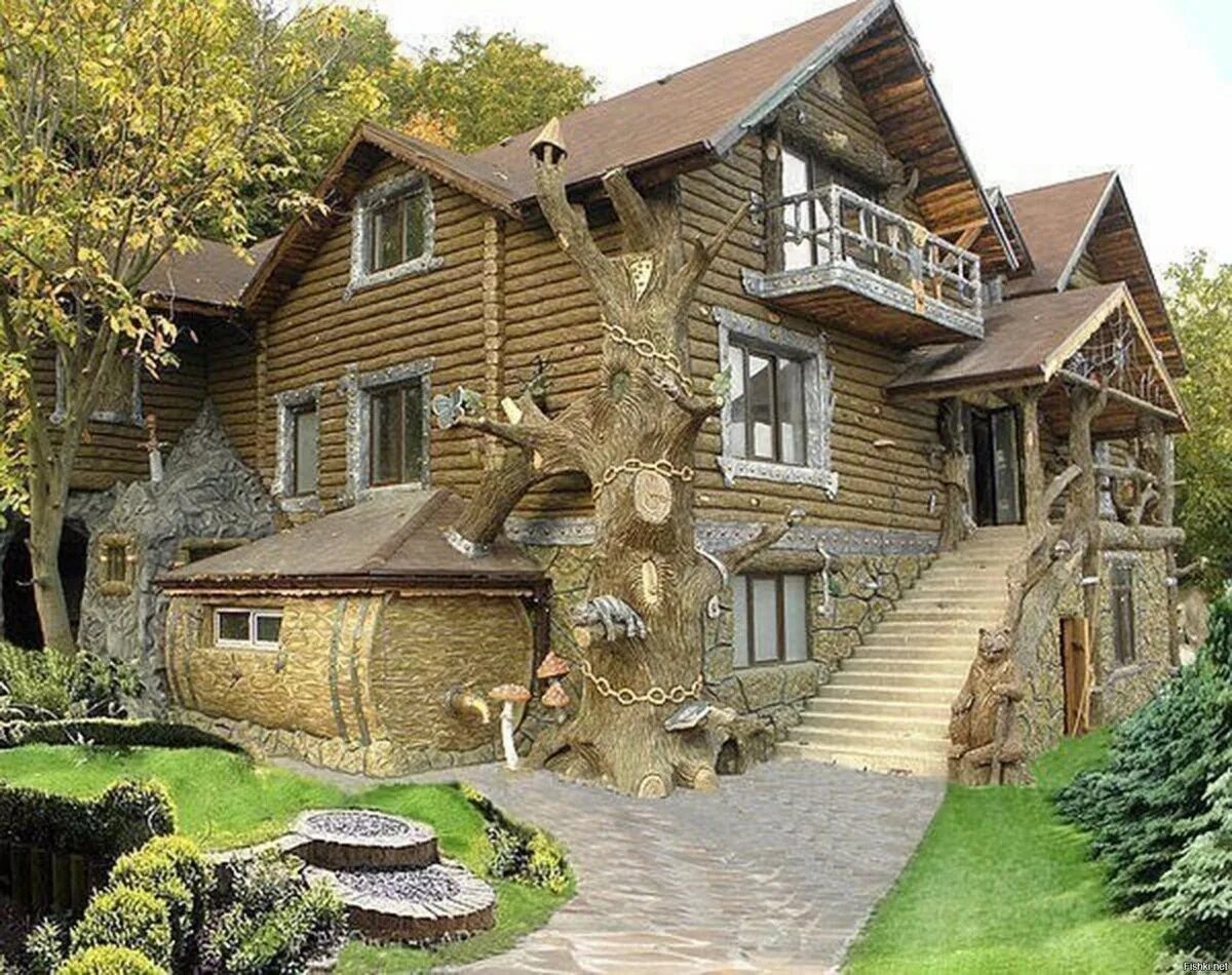 Необычные домики. Сказочный дом. Красивые фасады деревянных домов. Необычный деревянный дом.