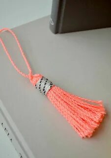 Брелок из ниток