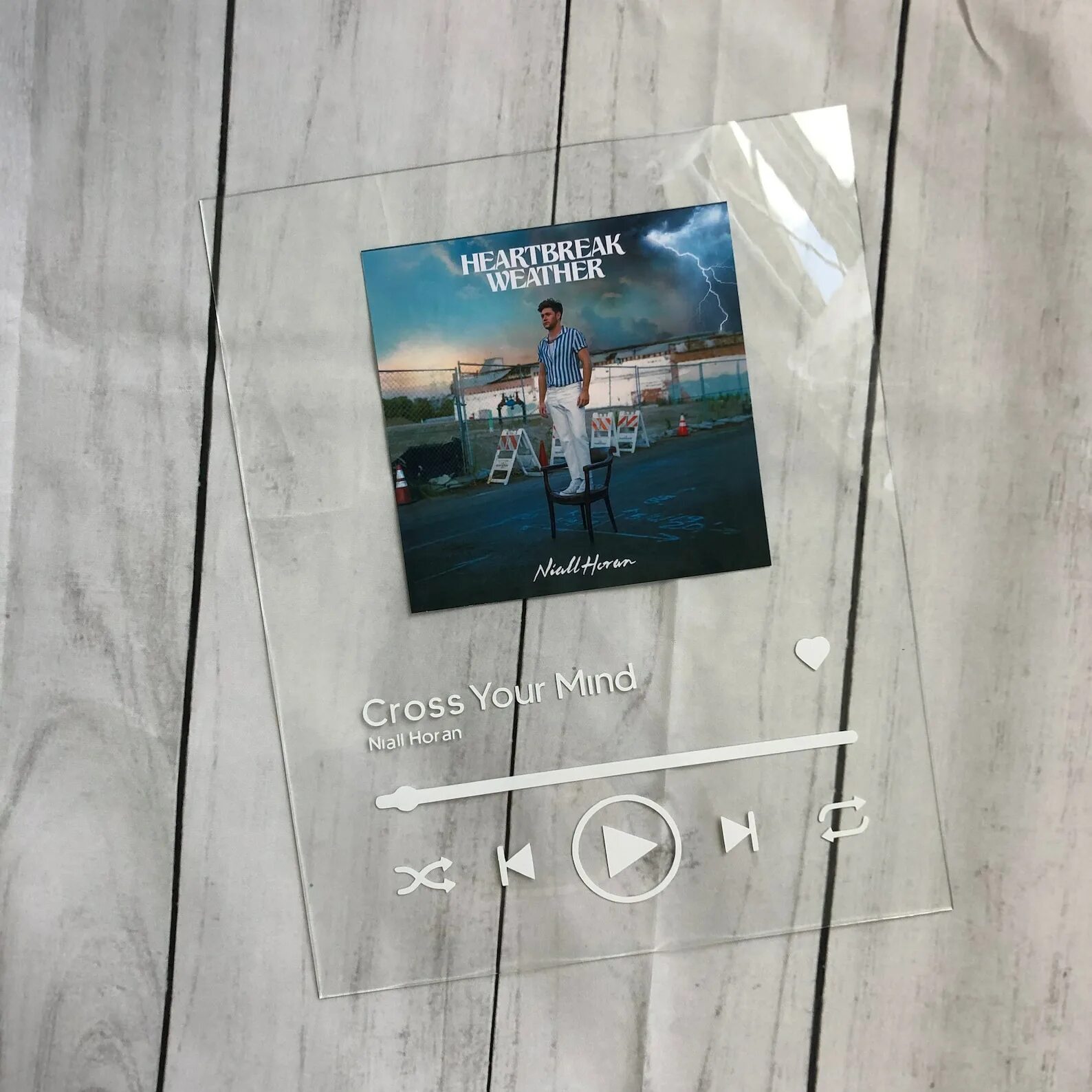 Heat waves glass animals. Стеклянная песня. Glass philip "akhnaten". Glass animals альбомы. Песню glass.