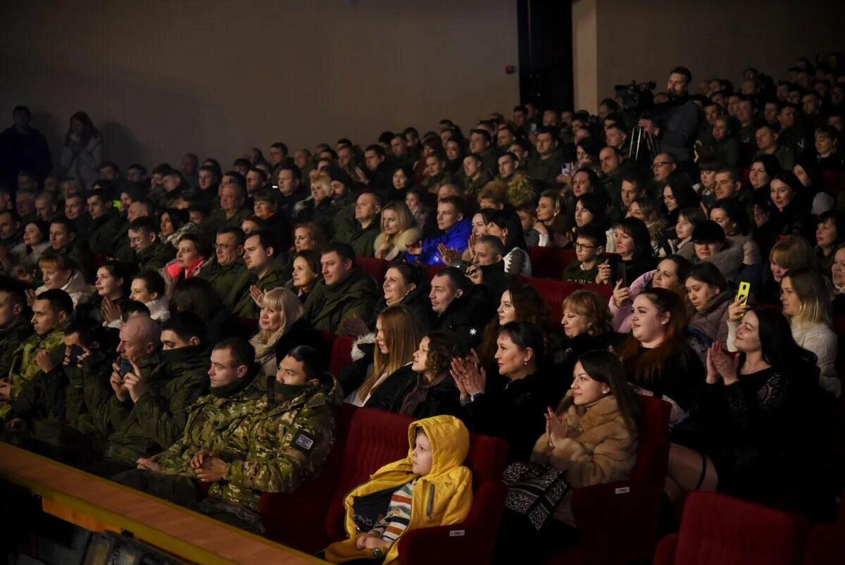 Военный концерт. Шаман на Донбассе концерт. Шаман на Донбассе концерт 2023. Концерт на Донбассе. Концерт шамана зрители