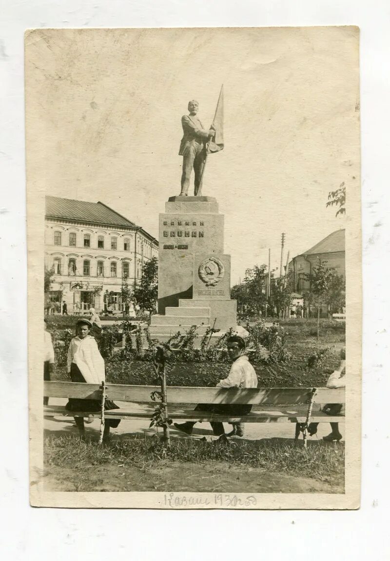 Казань памятник бауману. Памятник бауману в казани. баумана 1930. памятники 1920-1930г кубани. куса 1930г.