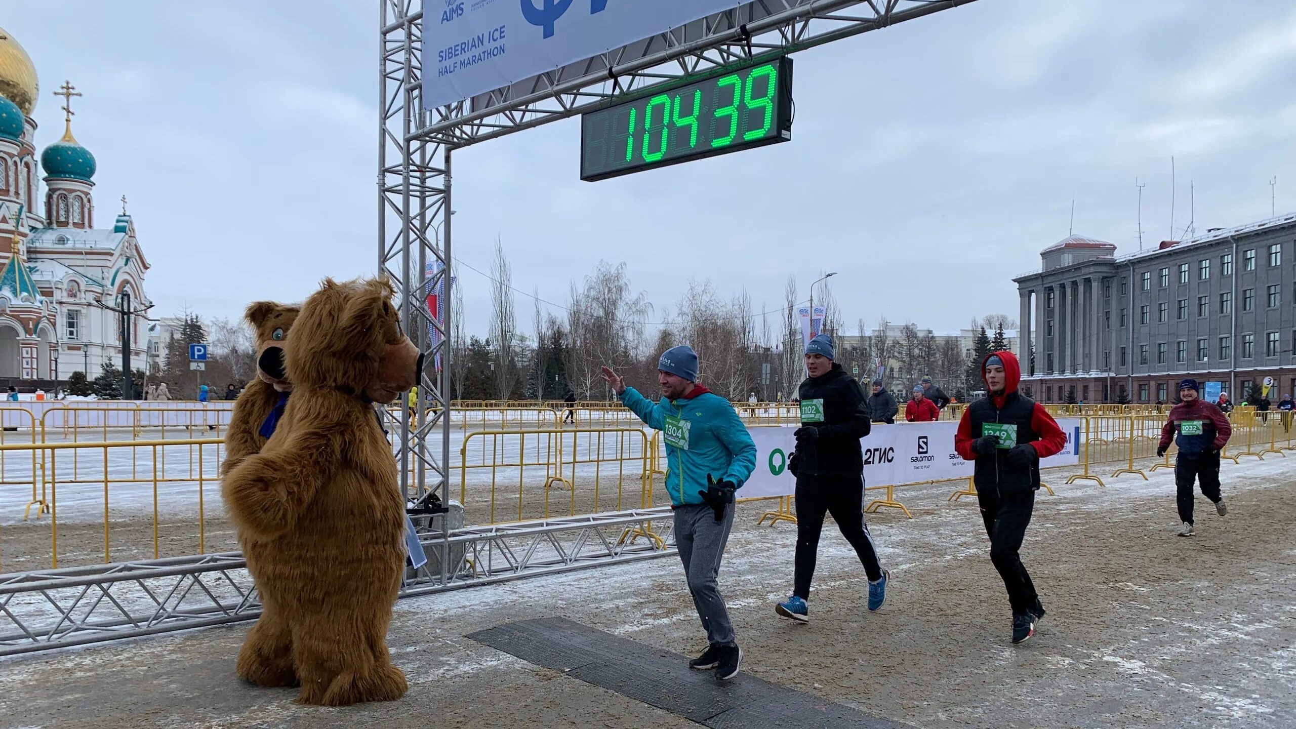 Ноу поиск омск 2024. Омский марафон 2022. Рождественский полумарафон Омск. SIM марафон в Омске 2022. Рождественский полумарафон Омск 2001.