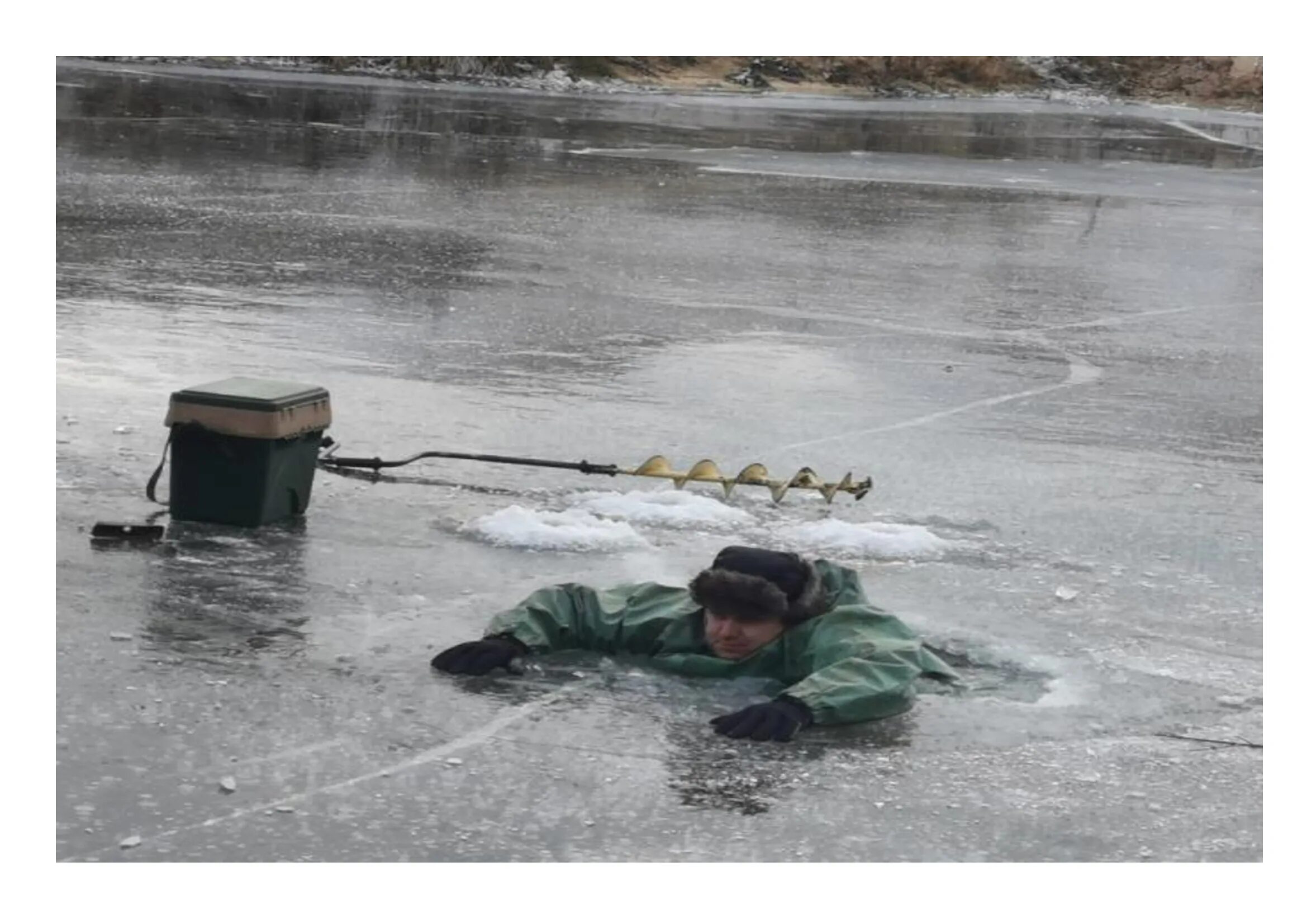 Запрет выхода на лодке. Выход на лед рыбаки зимой. Выход на лед. Запрет рыбалки на льду.