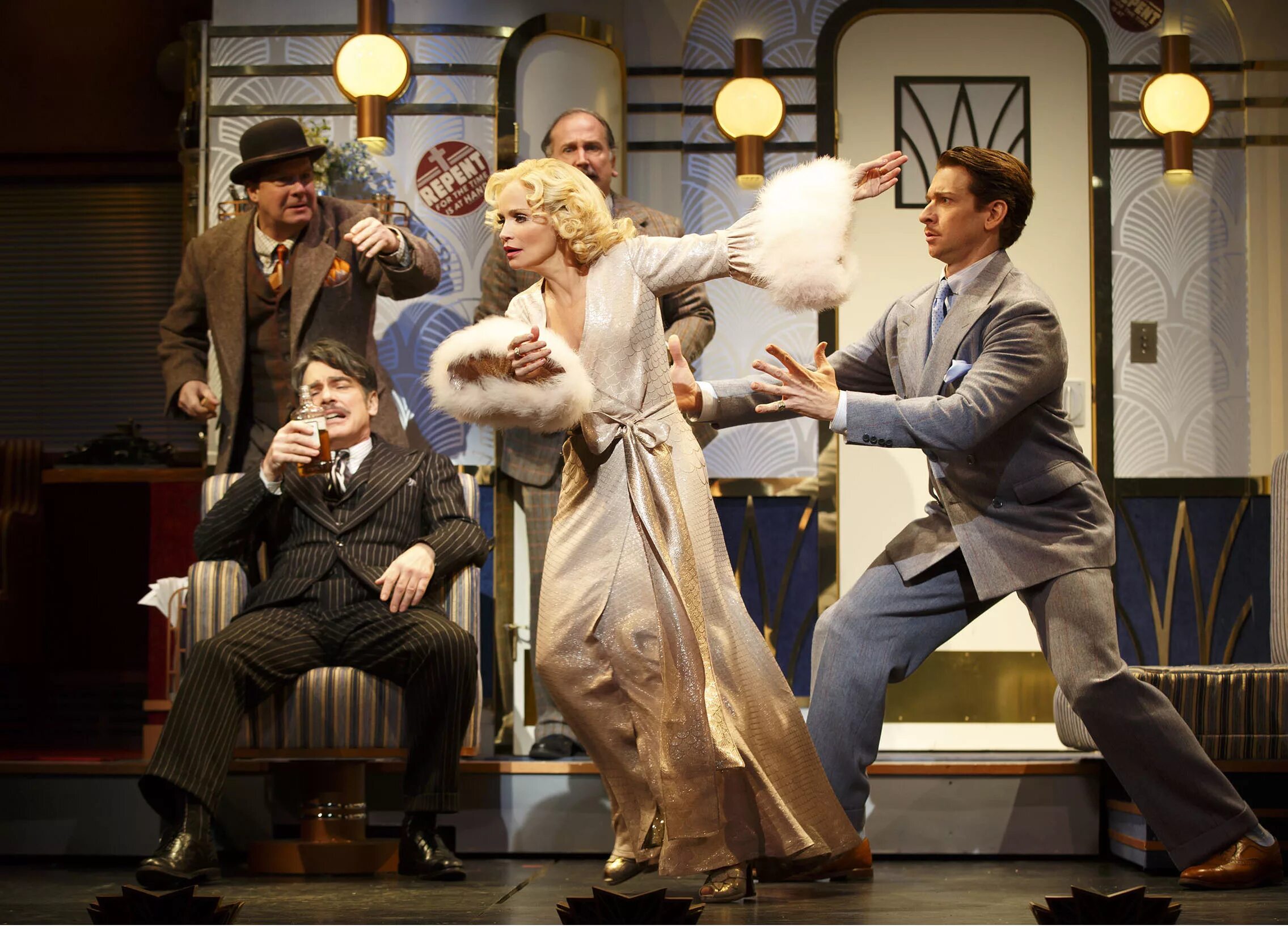 Комедия в театре древней греции. Укрощение строптивой спектакль. Комедия в театре древней греции. Женщина играющая роль в театре. Спектакль таланты и покойники с сергеем лазаревым.