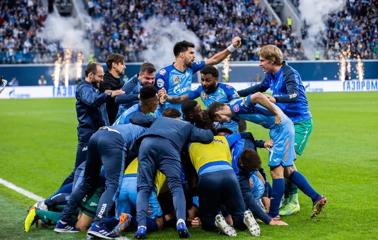 Бразильцы зенита. Сейду думбия 2023. Зенит 2023 2024. Зенит мальком 2023. Думбия акинфеев.