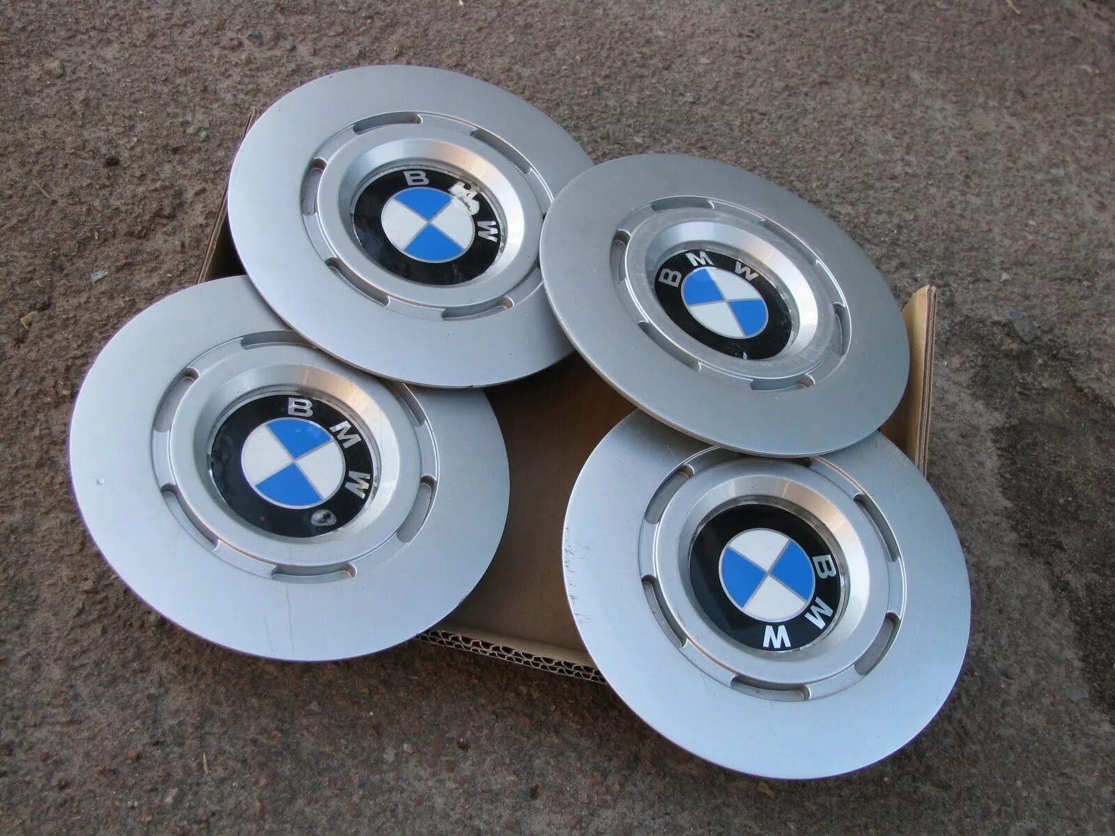 Bmw заглушка диска 6769370. Колпачки дисков bmw 5 стиль r16. Колпак диска бмв. 13-676863902. Крышки на 6 стиль бмв.