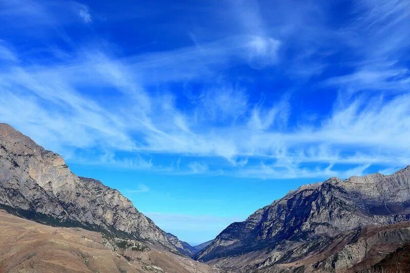 Текст песни город золотой. Голубое небо в городе. Мост между небом и землей. Золотой город небесный. Под неб м голубыми.