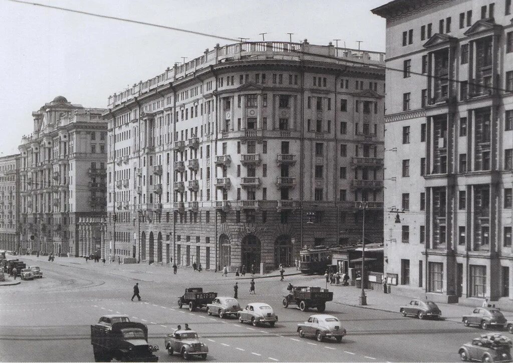 Год постройки 1952. Юэт 1952 год. Проспект сталина в ленинграде. Заневская площадь санкт-петербург. Год постройки 1952.