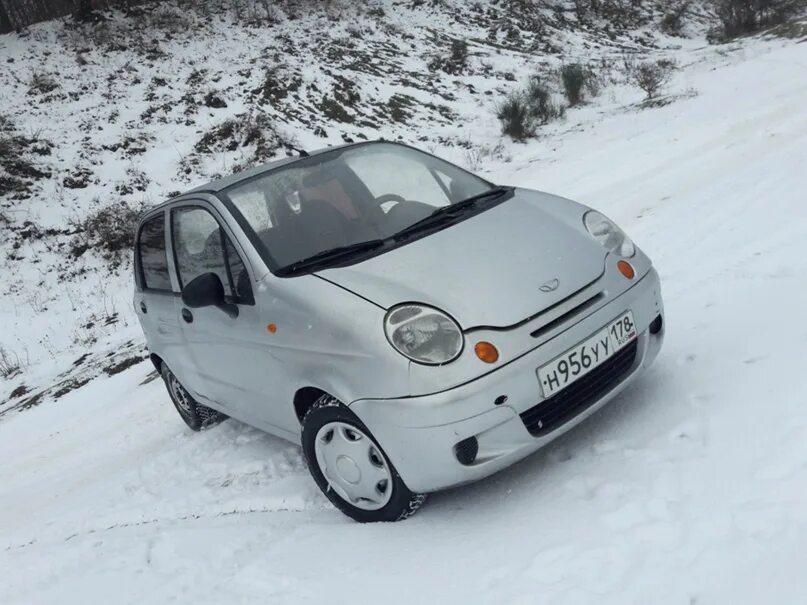 Daewoo Matiz 2012. Daewoo Matiz 2012 зима. Дэу Матиз 2012 год снег. Матиз серебристый.