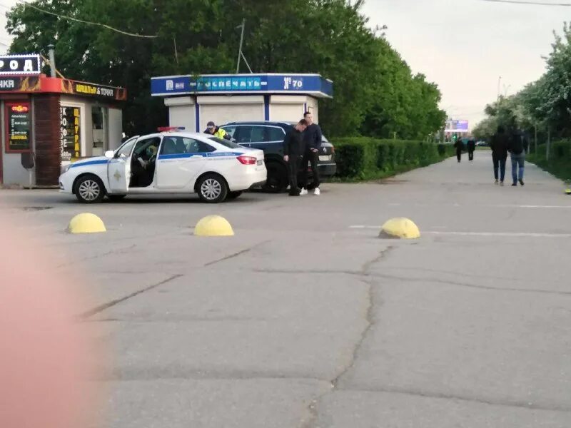 Чп жизнь. Подземный переход тольятти. Люди спускающиеся в подземный переход. Шлютова 9 2 тольятти. Патруль тольятти за прошедшие 3 дня.