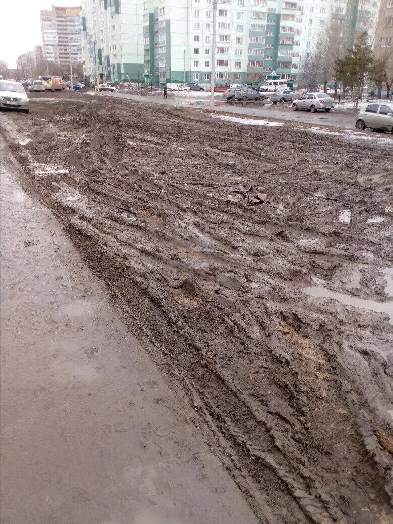 Грязная яма. Омск весной грязь. Омск пригород грязь. Весна Прокопьевск грязь. Омск улицы грязь.