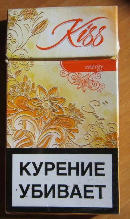 Сигареты kiss яблоко. Сколько стоят кисс. Кисс романтик слим. Сигареты кисс тонкие. Сигареты кисс вкусы 2022.