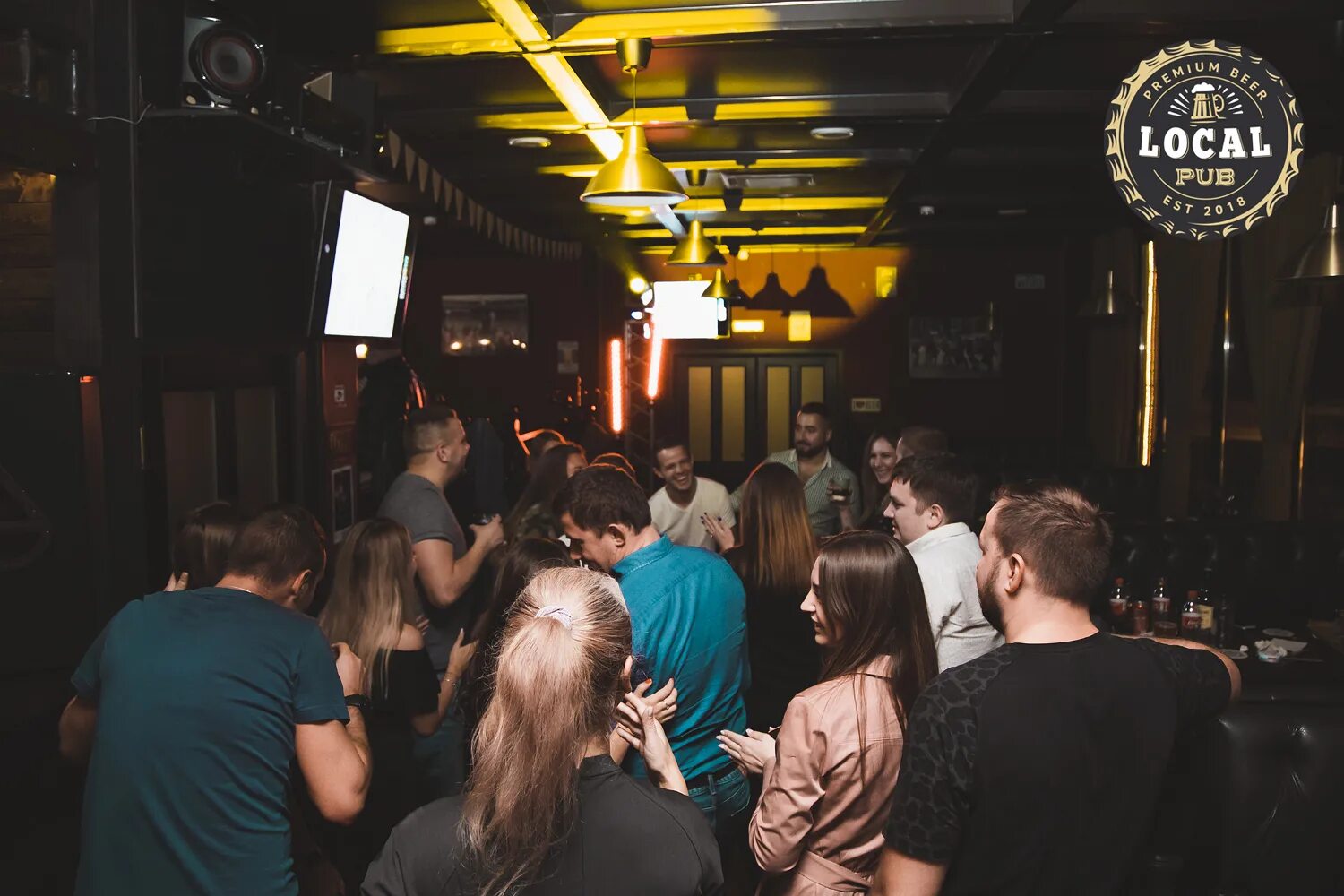 Локал паб лобня. Local pub курск димитрова 66. бар локал паб курск.